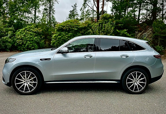 Mercedes-Benz EQC400 4 of 5