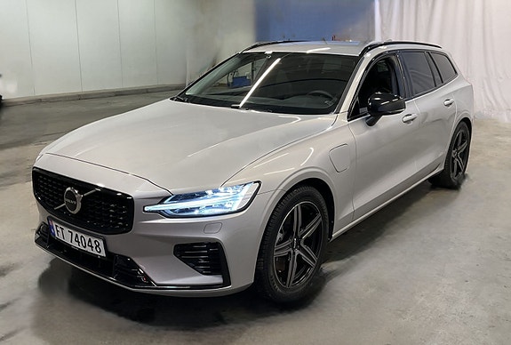 Volvo V60 2 of 5