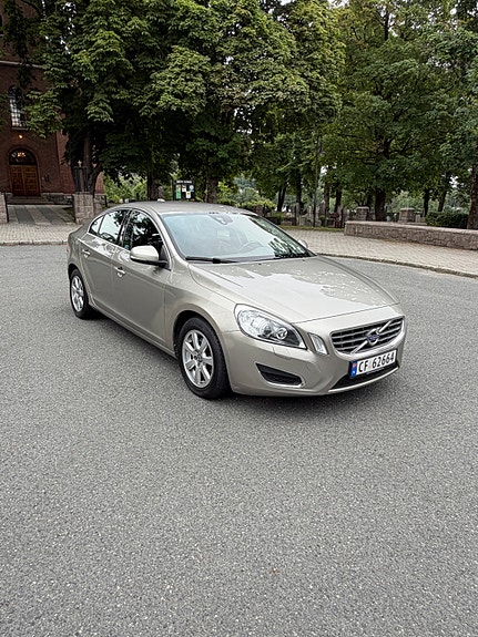 Volvo S60 3 of 5