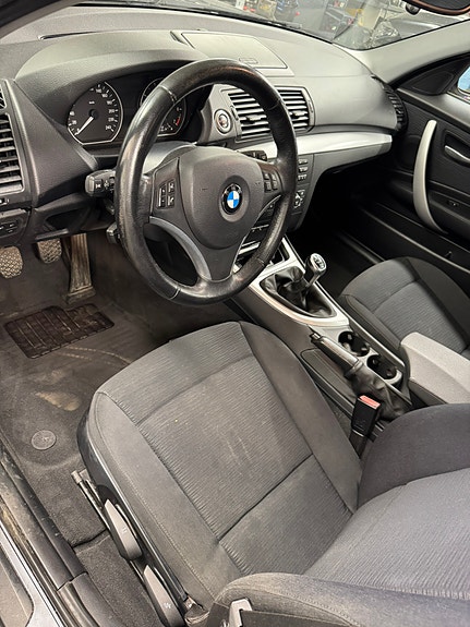 BMW 118i 4 of 5