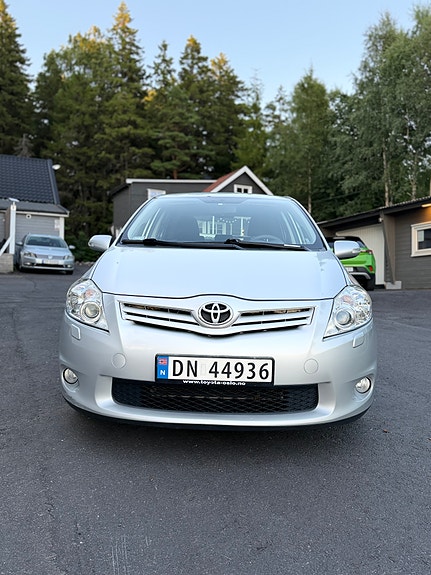 Toyota Auris 3 of 5