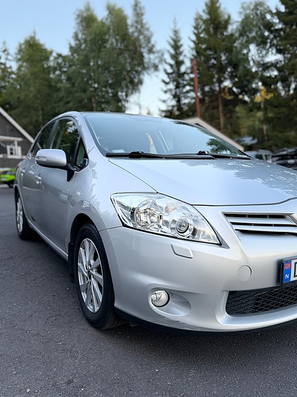 Toyota Auris 5 of 5
