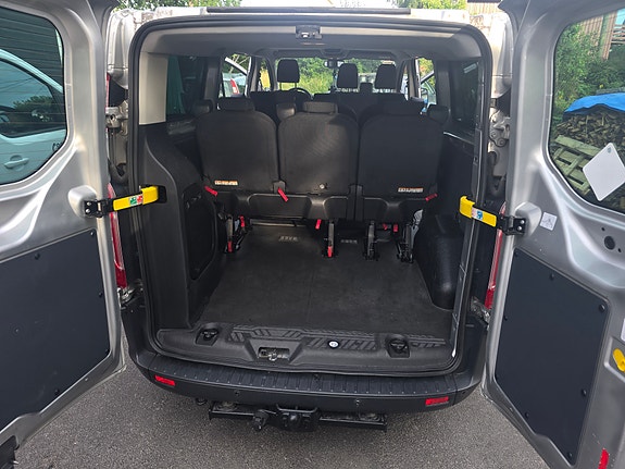 Ford Tourneo Custom 3 of 5