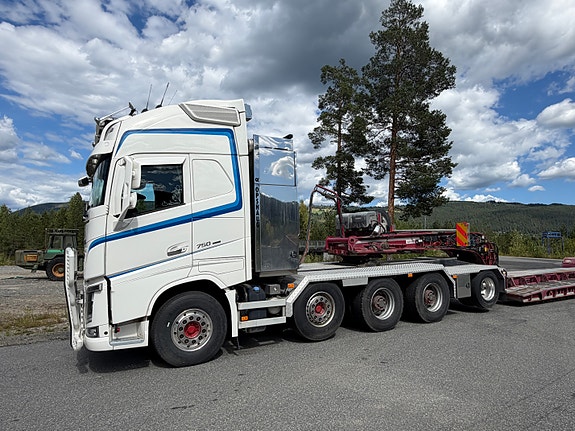 Volvo FH16 750 2 of 13