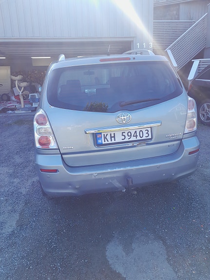Toyota Corolla Verso 2 of 5