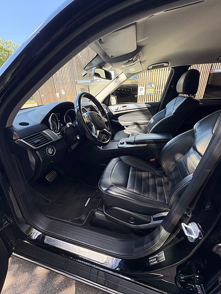 Mercedes-Benz ML250 5 of 8