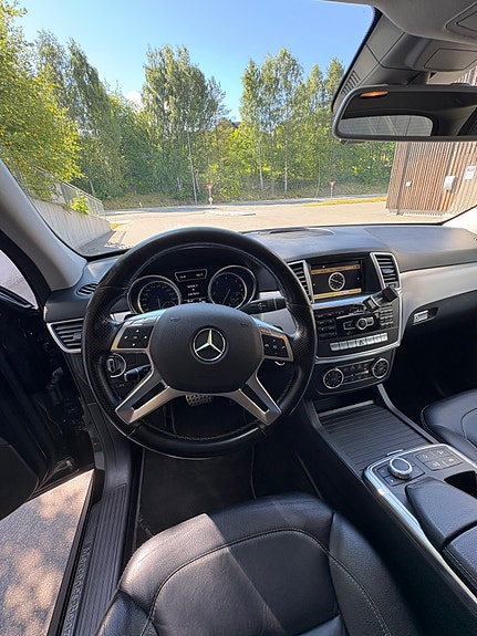 Mercedes-Benz ML250 8 of 8