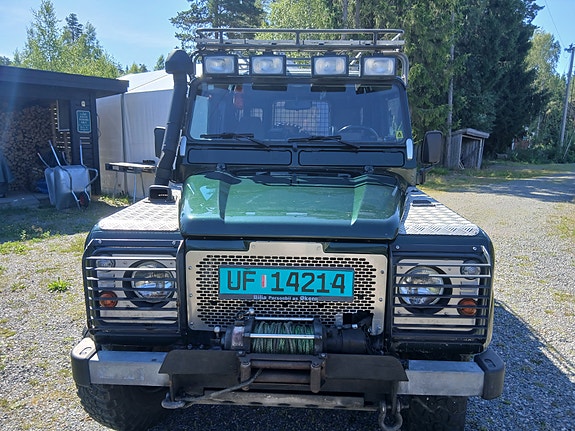 Land Rover Defender 110 2 of 5
