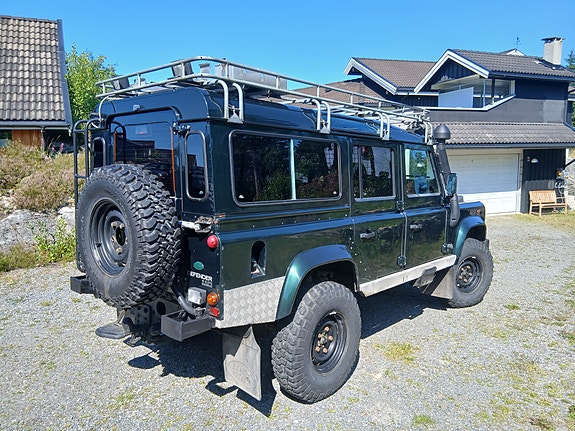 Land Rover Defender 110 3 of 5