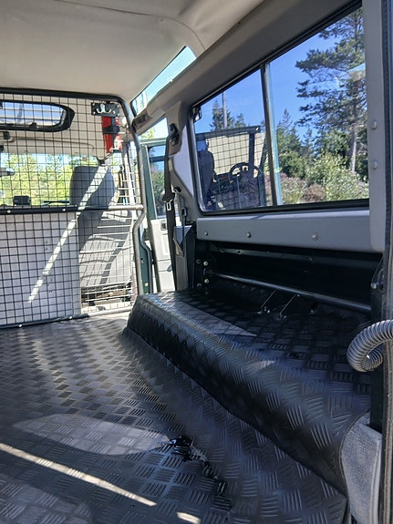 Land Rover Defender 110 15 of 30