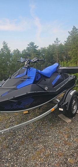SeaDoo Spark Trixx 3up 2 of 5