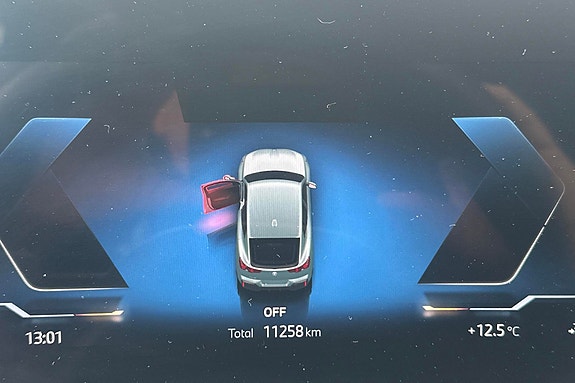 BMW iX2 12 of 30