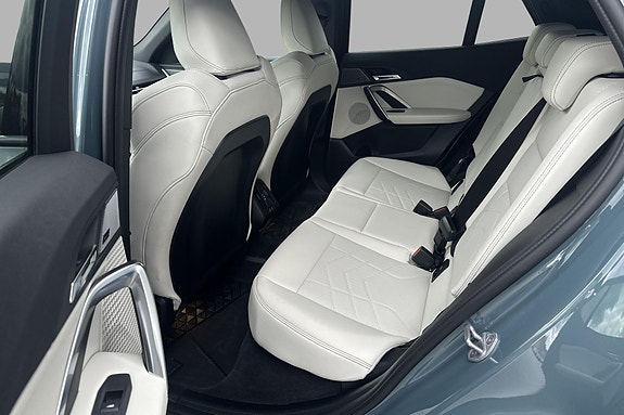 BMW iX2 16 of 30