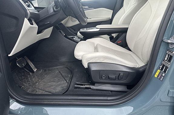 BMW iX2 27 of 30