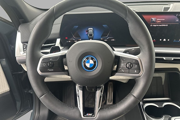 BMW iX2 11 of 30