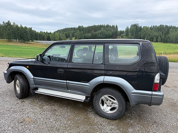 Toyota Land Cruiser 4 of 5