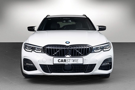 BMW 330e 4 of 5