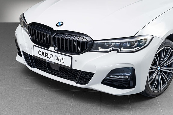 BMW 330e 2 of 5