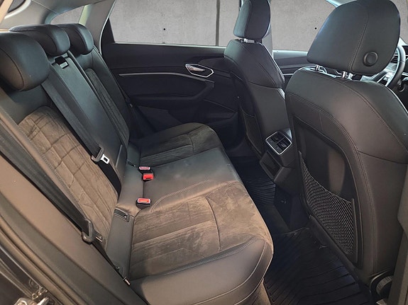 Audi e-tron Sportback 24 of 26