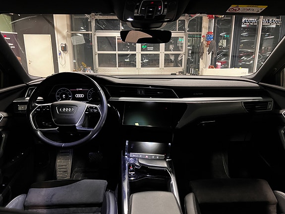 Audi e-tron Sportback 23 of 30