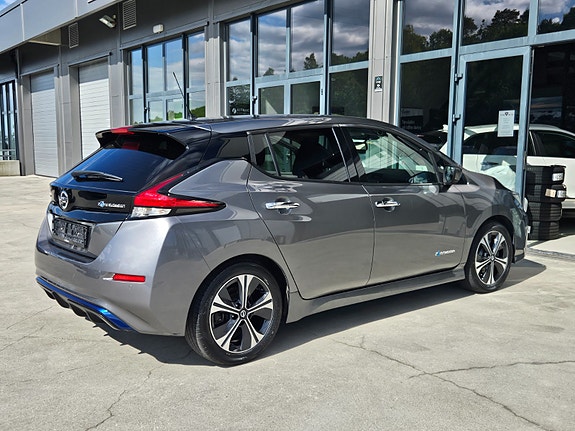 Nissan Leaf 4 of 5