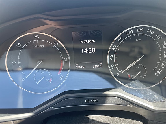 Skoda Superb 11 of 16