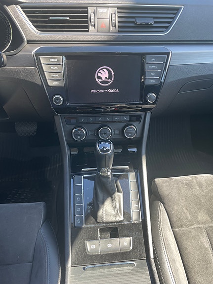 Skoda Superb 12 of 16