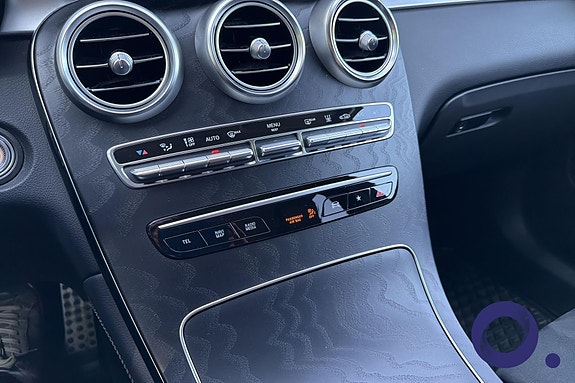Mercedes-Benz GLC300 e 24 of 30