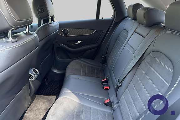 Mercedes-Benz GLC300 e 14 of 30