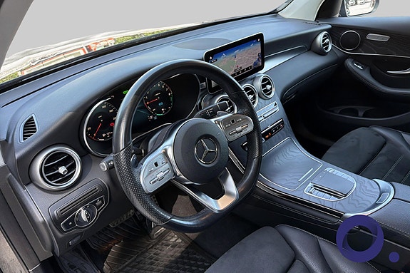 Mercedes-Benz GLC300 e 16 of 30