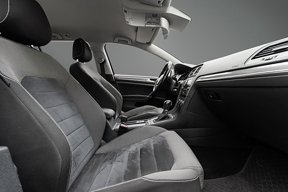 Volkswagen Golf Alltrack 29 of 30