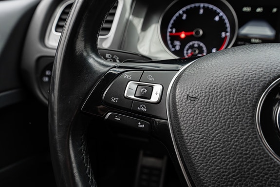 Volkswagen Golf Alltrack 16 of 30