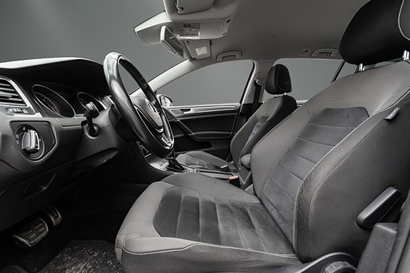 Volkswagen Golf Alltrack 28 of 30