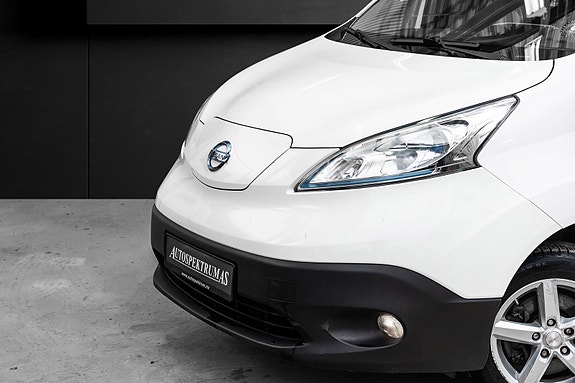 Nissan e-NV200 2 of 5