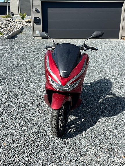 Honda PCX 125 2 of 3