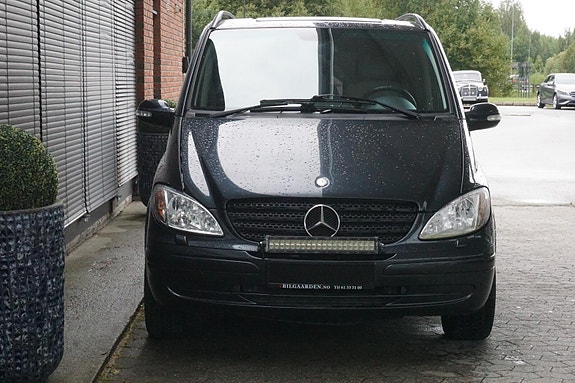 Mercedes-Benz Viano 2 of 5