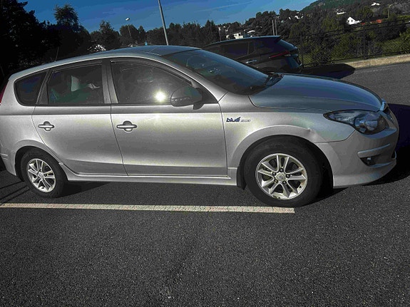 Hyundai i30 2 of 6