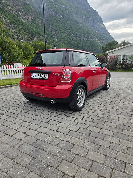 MINI One 2 of 5