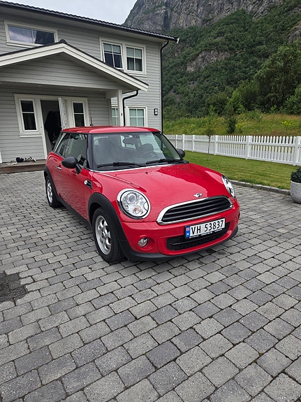 MINI One 3 of 5