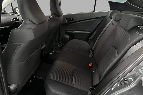 Toyota Prius 5 of 6