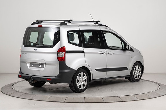 Ford Transit Courier 3 of 5