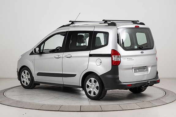 Ford Transit Courier 4 of 5