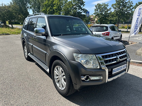 Mitsubishi Pajero 4 of 30