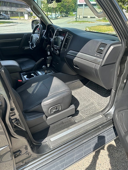 Mitsubishi Pajero 22 of 30