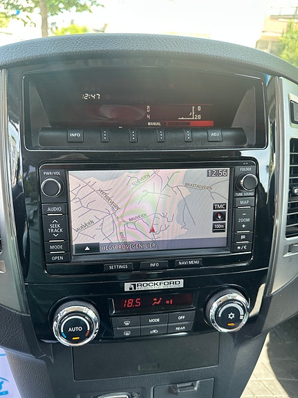 Mitsubishi Pajero 12 of 30
