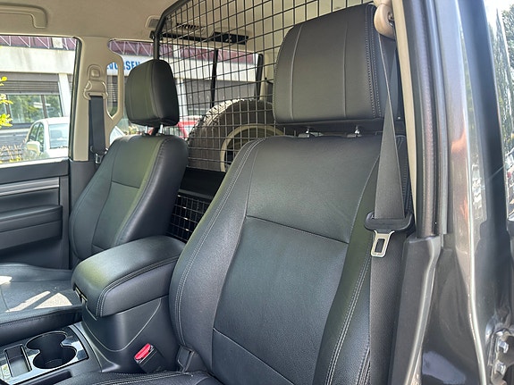 Mitsubishi Pajero 6 of 30