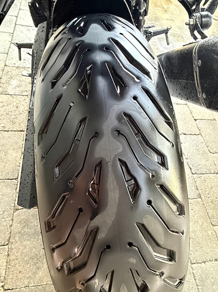 Suzuki GSX-S 750 4 of 8