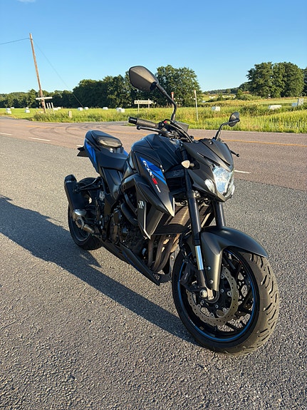 Suzuki GSX-S 750 3 of 8