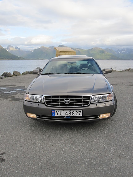 Cadillac STS 3 of 5
