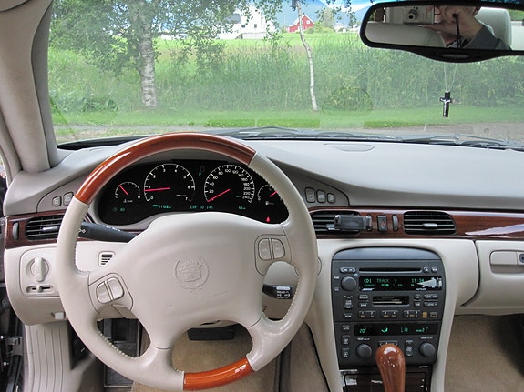 Cadillac STS 8 of 23